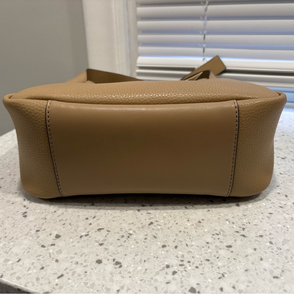 NWT Michael Kors Birch Medium Pebbled Leather Messenger Bag in Camel - Picture 12 of 13